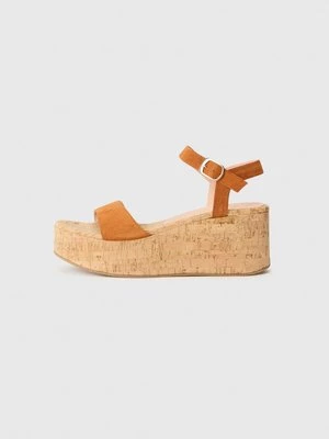 Obrázek produktu Sandály na klínu Unisa
