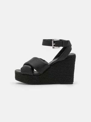 Obrázek produktu Sandály na vysokém podpatku Armani Exchange