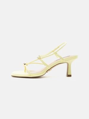 Obrázek produktu Sandály s odděleným palcem Steve Madden
