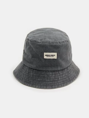 Obrázek produktu Sinsay - Džínový klobouk typu bucket s nášivkou - šedá