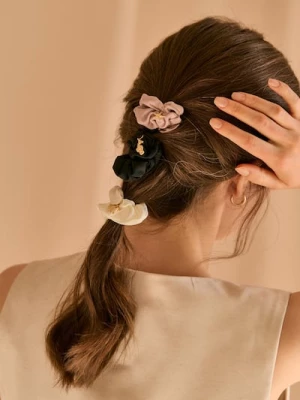 Obrázek produktu Sinsay - Gumičky do vlasů scrunchie s přívěsky 3 pack - vícebarevná