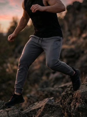 Obrázek produktu Sinsay - Kalhoty tapered fit SNSY PERFORMANCE - šedá
