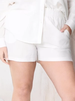 Obrázek produktu Sinsay - Kraťasy s příměsí viskózy PLUS SIZE - krémová