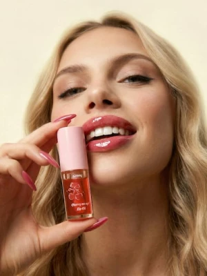 Obrázek produktu Sinsay - Lesk na rty Cherry Me Up! - sytě růžová