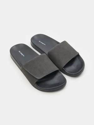 Obrázek produktu Sinsay - Pantofle s vrškem z imitace semiše - šedá