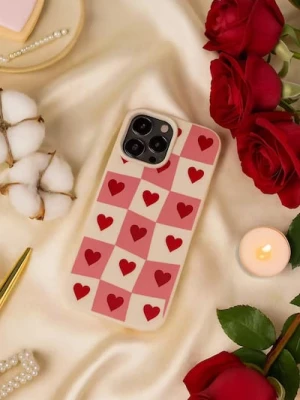 Obrázek produktu Sinsay - Pouzdro na iPhone 13, 14, 15 se srdíčky - vícebarevná