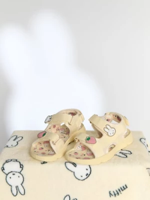 Obrázek produktu Sinsay - Sandály na suchý zip s 3D aplikacemi Miffy - žlutá