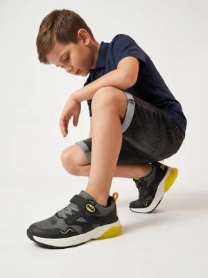 Obrázek produktu Sinsay - Sneakersy ze świecącą podeszwą LED Batman - wielobarwny