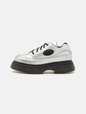 Obrázek produktu Šněrovací boty Dr. Martens stříbrná barva
