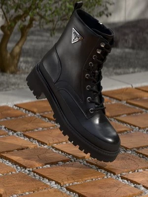 Obrázek produktu Šněrovací kotníkové boty Guess černá