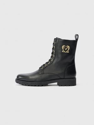 Obrázek produktu Šněrovací kotníkové boty Love Moschino