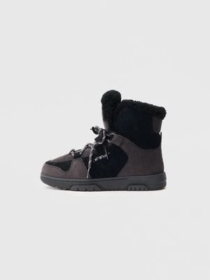 Obrázek produktu Šněrovací kotníkové boty Off-White