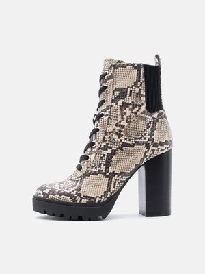 Obrázek produktu Šněrovací kotníkové boty Steve Madden