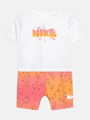 Obrázek produktu Šortky Nike korálová