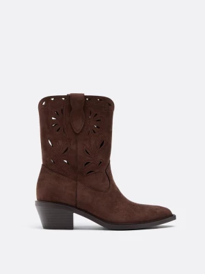 Obrázek produktu Stradivarius Cowboy Kotníčkové Boty Z Imitace Kůže S Prolamovanými Detaily Hnědá