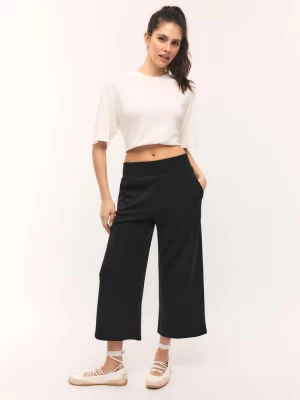 Obrázek produktu Stradivarius Kalhoty Culottes Jemným Omakem Black S