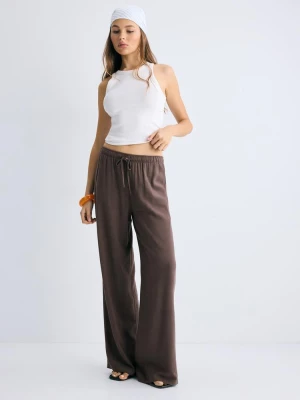 Obrázek produktu Stradivarius Kalhoty Rovného Střihu S Efektem Lnu Brown