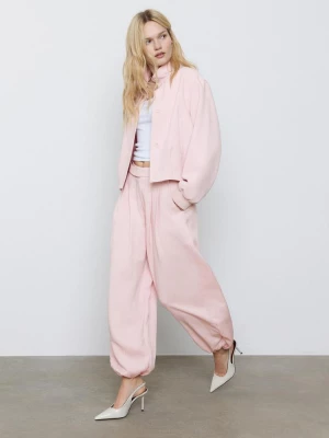 Obrázek produktu Stradivarius Kalhoty S Nízkým Sedem, Záševky A Sponou Pastel Pink