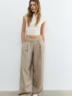 Obrázek produktu Stradivarius Kalhoty Se Záševky S Řetízkem Tencel Brown