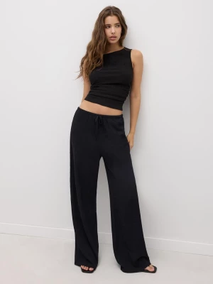 Obrázek produktu Stradivarius Kalhoty Straight Fit Mačkaným Efektem Black S