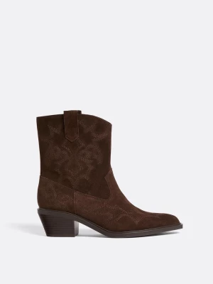 Obrázek produktu Stradivarius Kotníčkové Boty Cowboy Na Podpatku Ze Štípaného Semiše Hnědá