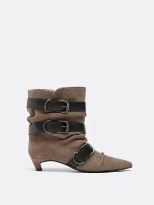 Obrázek produktu Stradivarius Kožené Kotníčkové Boty S Tenkým Podpatkem A Pásky Béžová