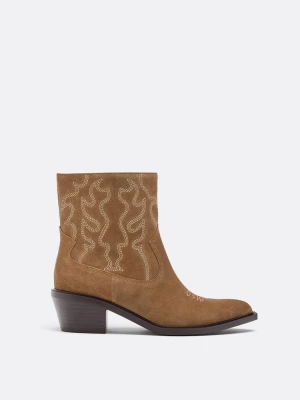 Obrázek produktu Stradivarius Kožené Kotníčkové Boty Stylu Cowboy Na Podpatku Béžová