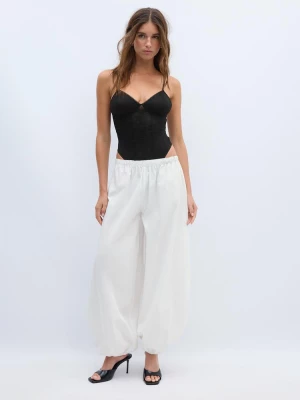 Obrázek produktu Stradivarius Krajkové Body Na Ramínka Black
