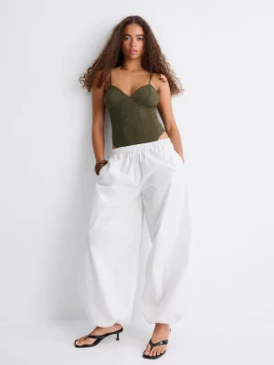 Obrázek produktu Stradivarius Krajkové Body Na Ramínka Olive Green