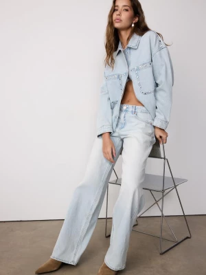 Obrázek produktu Stradivarius Krátká Denimová Košile Se Cvočky Středně Modrá