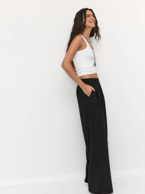 Obrázek produktu Stradivarius Ležérní Kalhoty S Překříženým Pasem Black