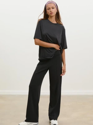 Obrázek produktu Stradivarius Ležérní Tričko Soft Touch Black