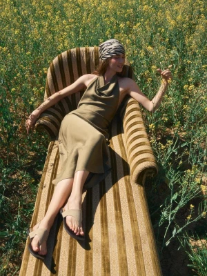 Obrázek produktu Stradivarius Midi Šaty Halter S Odhalenými Zády Olive Green