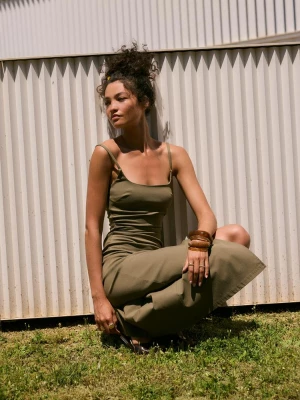 Obrázek produktu Stradivarius Midi Šaty Z Bengalínu S Hranatým Výstřihem Khaki