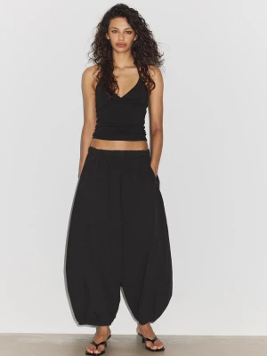 Obrázek produktu Stradivarius Přiléhavý Top S Halter Výstřihem Black