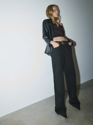 Obrázek produktu Stradivarius Řasený Crop Top S Výstřihem Do V Black