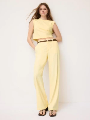 Obrázek produktu Stradivarius Rovné Kalhoty Se Vzhledem Lnu A Páskem Pale Yellow