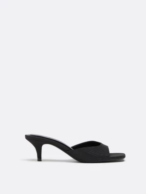 Obrázek produktu Stradivarius Sandály Mules Na Podpatku Černá