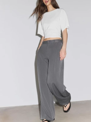 Obrázek produktu Stradivarius Společenské Kalhoty Barrel Se Záševky Dark Grey