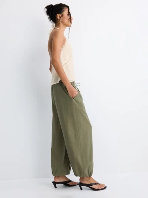 Obrázek produktu Stradivarius Tencelové Kalhoty S Nízkým Sedem Khaki