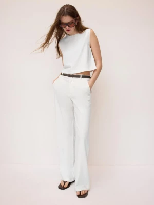 Obrázek produktu Stradivarius Top S Vykrojenými Zády A Lněným Efektem White