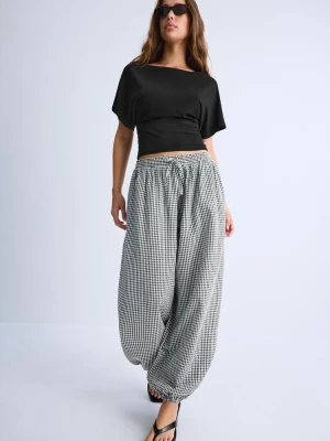 Obrázek produktu Stradivarius Tričko Lodičkovým Výstřihem A Krátkým Rukávem Black S