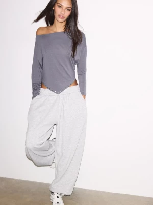 Obrázek produktu Stradivarius Tričko S Cvočky A Výstřihem Do V Dark Grey