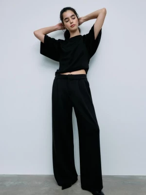 Obrázek produktu Stradivarius Tričko S Krátkým Rukávem A Jemným Omakem Black