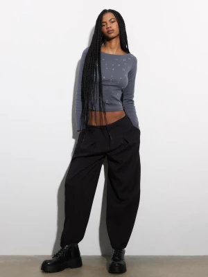 Obrázek produktu Stradivarius Tričko S Lodičkovým Výstřihem A Cvočky Dark Grey