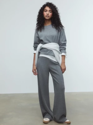 Obrázek produktu Stradivarius Úpletové Tričko S Kulatým Výstřihem Dark Grey