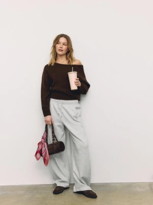 Obrázek produktu Stradivarius Úpletový Svetr Soft Touch S Lodičkovým Výstřihem Brown