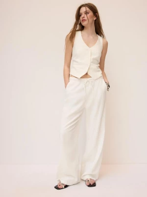 Obrázek produktu Stradivarius Základní Vesta S Lněným Efektem White