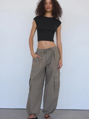 Obrázek produktu Stradivarius Zkrácené Tričko S Mini Rukávem Black