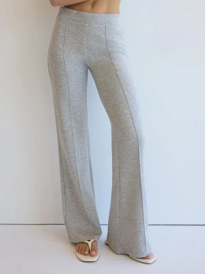 Obrázek produktu Stradivarius Zvonové Kalhoty S Měkkým Omakem Grey Melange
